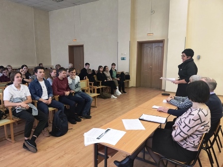 ТИК Троснянского района организовала встречу будущих избирателей с представителями политических партий 